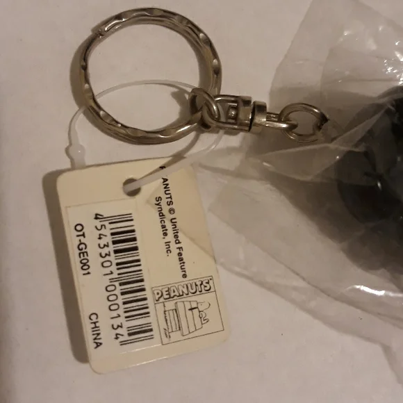 Charlie Brown Lucy Keychain - Picture 3 of 5